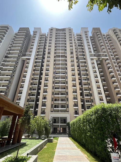 ongoing projects in greater noida west