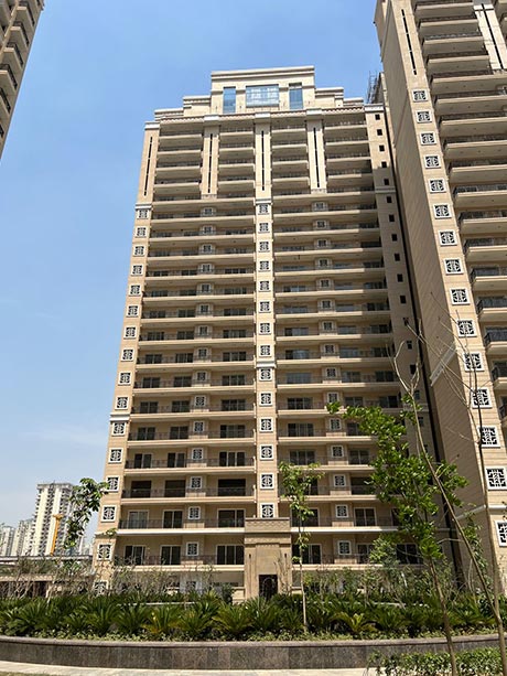 ongoing projects in noida expressway